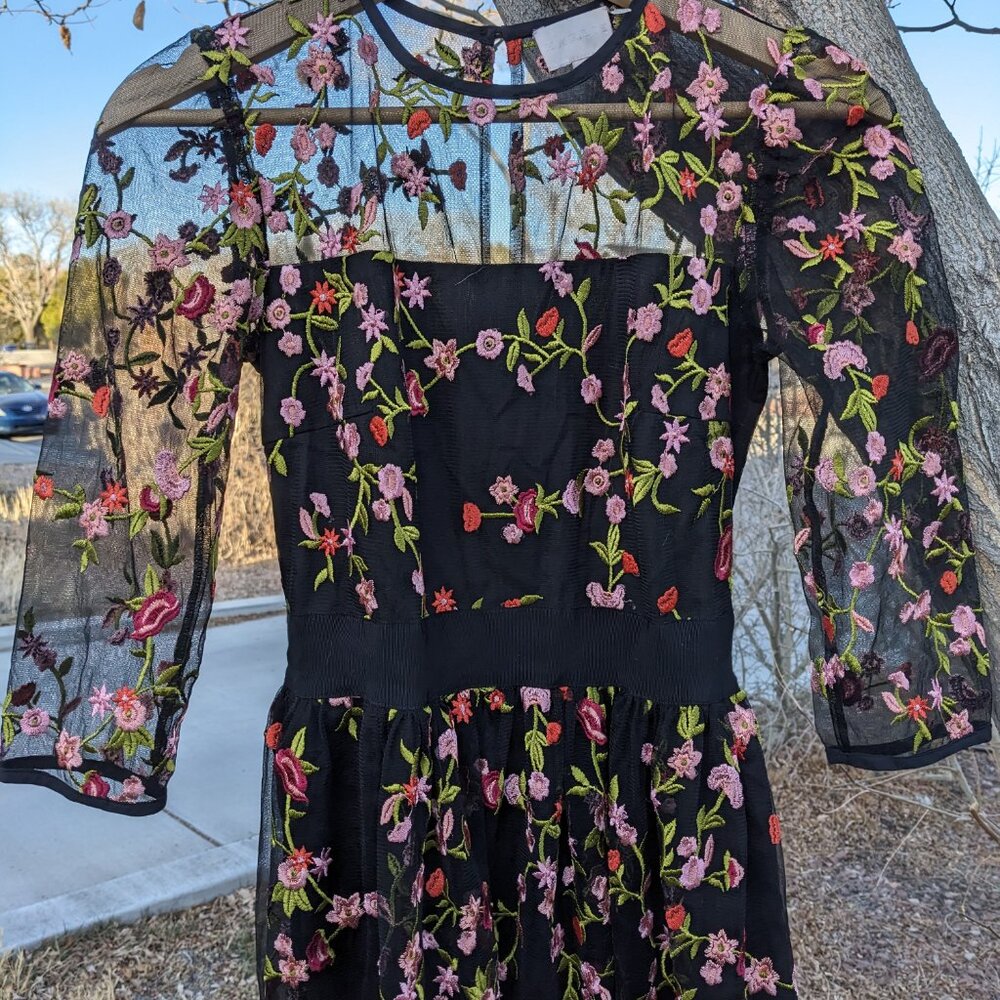 Summer SALE Beautiful Embroidered Floral Dress - Picture 2 of 7